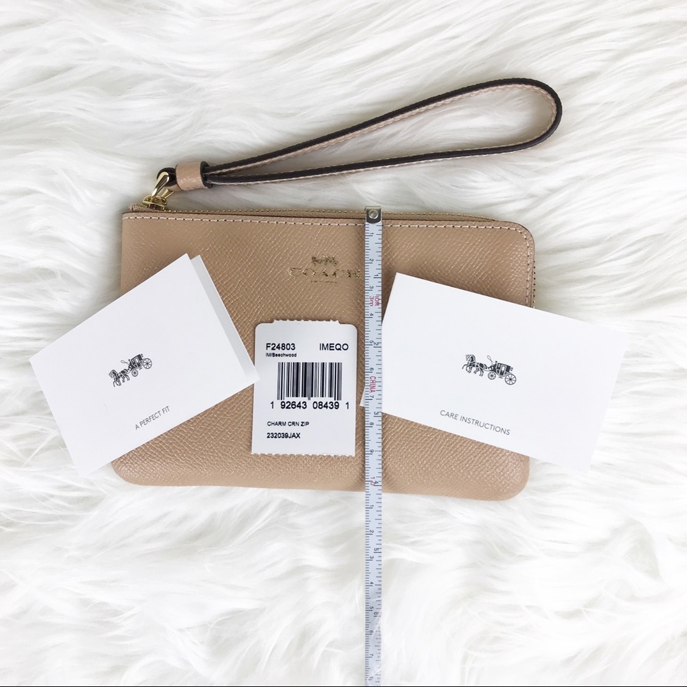 COACH NWT Blushed Nude Corner Zip Wristlet - Picture 7 of 8